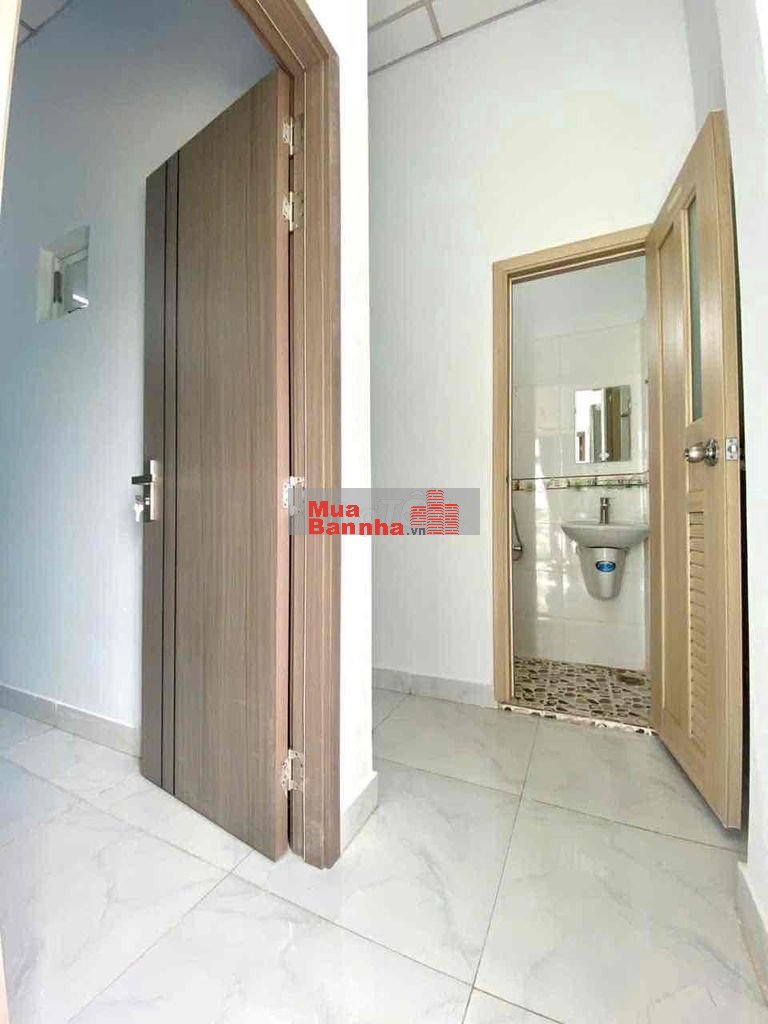 nhà bán 4m x 9m. 2 lầu 🚗 đường Phú định F16.Q8