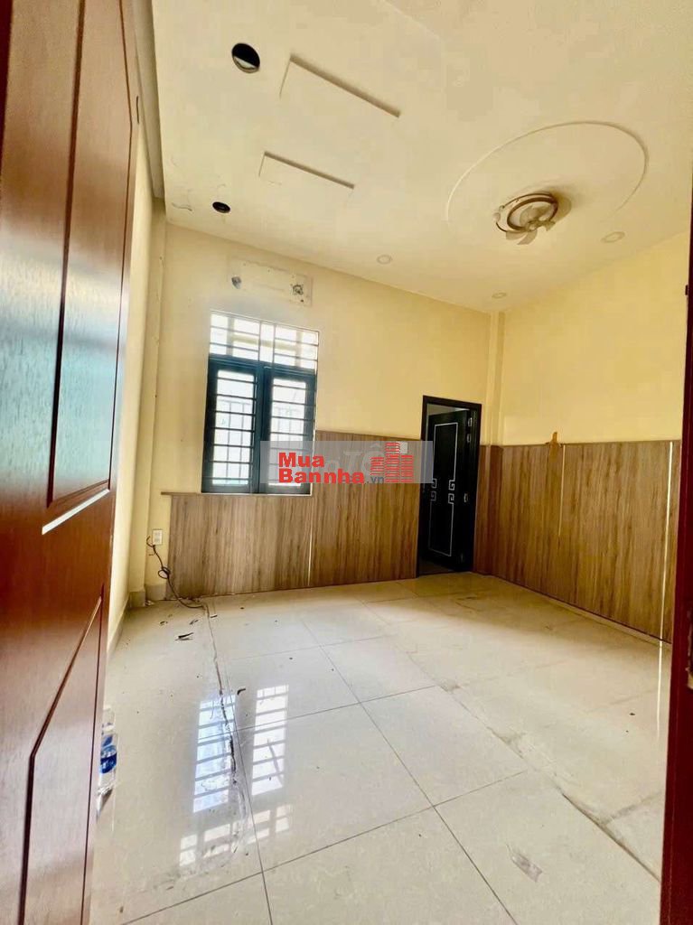 Nhỉnh 5 tỷ Nhà Phố 4mx22m. 3 Tầng Hẻm xe hơi Ngay Cầu Vượt Quang Trung