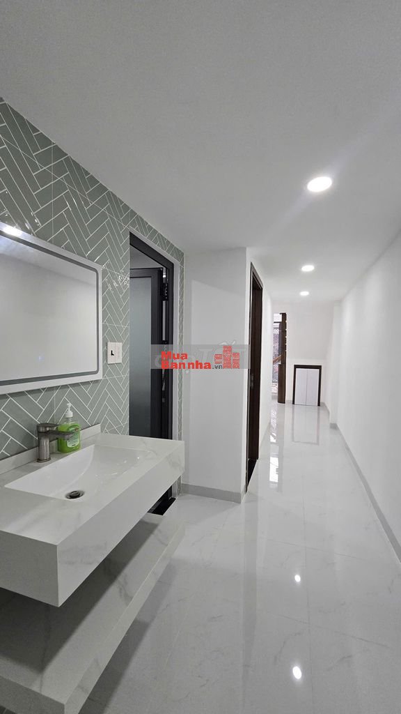 Nhà 2 tầng 4PN mới đẹp ngay Coopmart Nguyễn Ảnh Thủ. Giá 5.39 tỷ