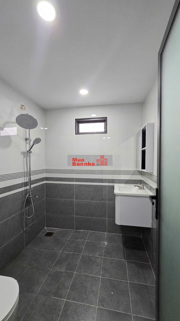 Nhà 2 tầng 4PN mới đẹp ngay Coopmart Nguyễn Ảnh Thủ. Giá 5.39 tỷ