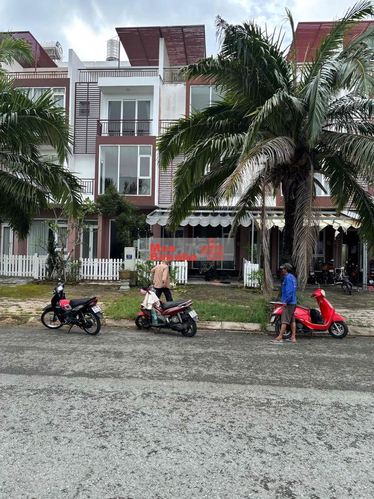 Nhà bán giá 5tỷ4 MẶT TIỀN ĐƯỜNG 40met + CÓ SỔ RIÊNG