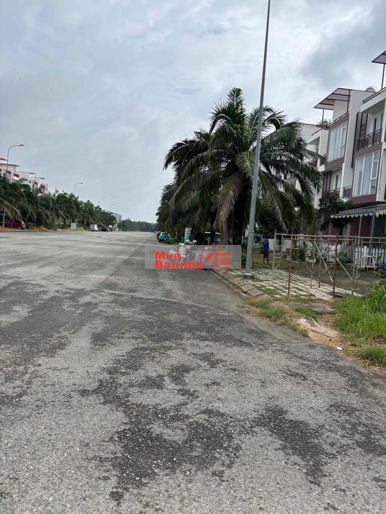 Nhà bán giá 5tỷ4 MẶT TIỀN ĐƯỜNG 40met + CÓ SỔ RIÊNG