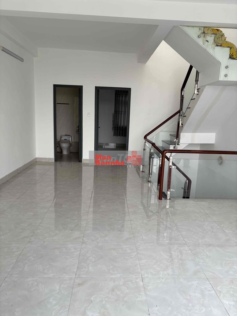 Nhà bán giá 5tỷ4 MẶT TIỀN ĐƯỜNG 40met + CÓ SỔ RIÊNG