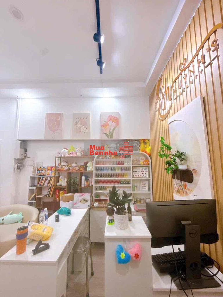 Nhà mặt tiền Huỳnh Văn Bánh