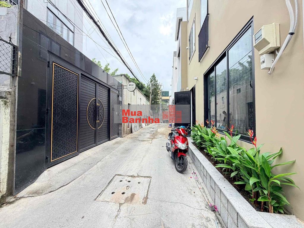 Nhà C4 Phạm Văn Đồng 75M2 Ngang 5,5M Đường Oto 1 Trục Vào Nhà XD Cao
