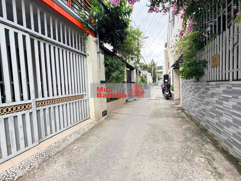 Nhà C4 Phạm Văn Đồng 75M2 Ngang 5,5M Đường Oto 1 Trục Vào Nhà XD Cao