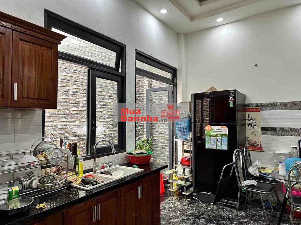 95m2(5.5x17)công nhận đủ Nhà 4 tầng 6 phòng dòng tiền 20tr/tháng