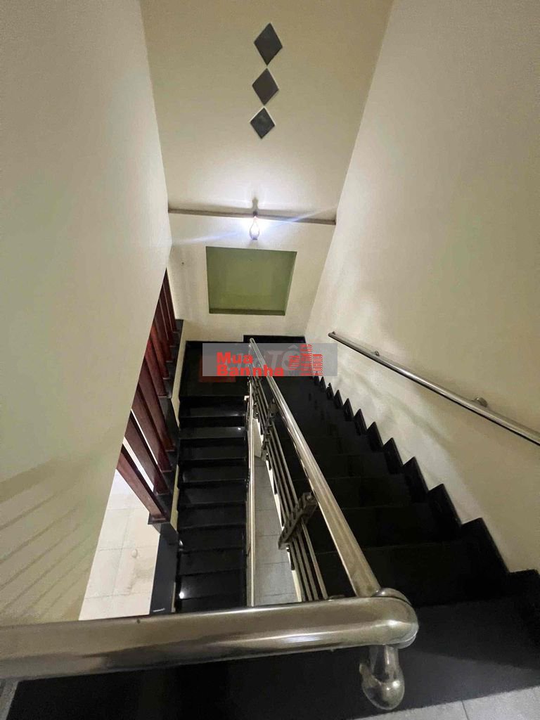 Bán nhà lầu khu tái định cư bigc go dĩ an giá ngộp