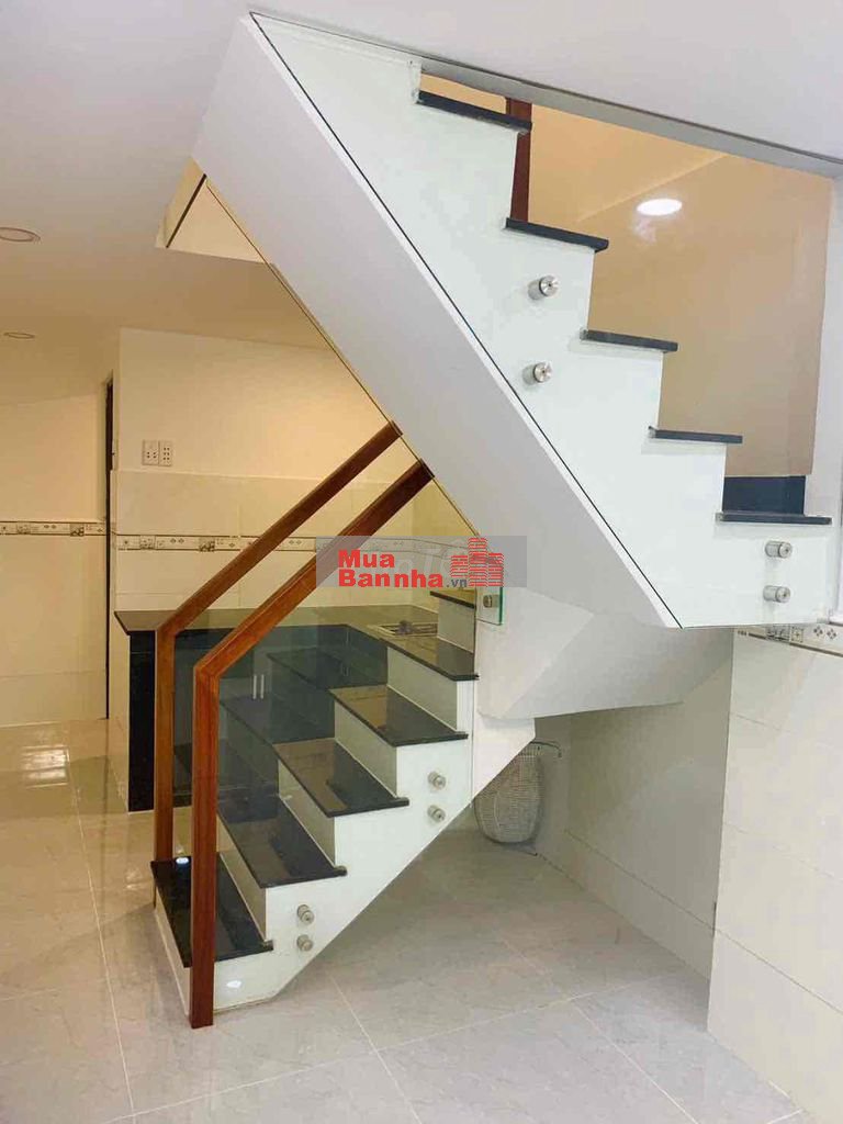 Tôi bán nhà 50 m2, 1 trệt. 1 lầu đúc , tuyệt đẹp. Quận 7