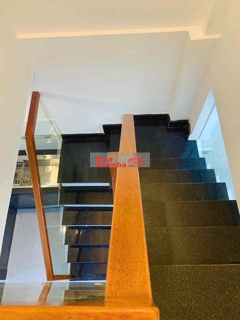 Tôi bán nhà 50 m2, 1 trệt. 1 lầu đúc , tuyệt đẹp. Quận 7