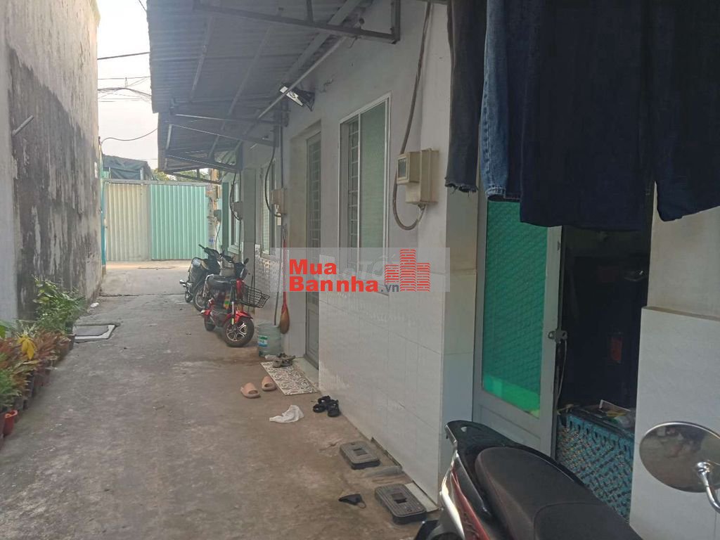 Nhà 3,3x5m hẻm thông trước nhà 2,8 ra 9m là hẻm xe tải