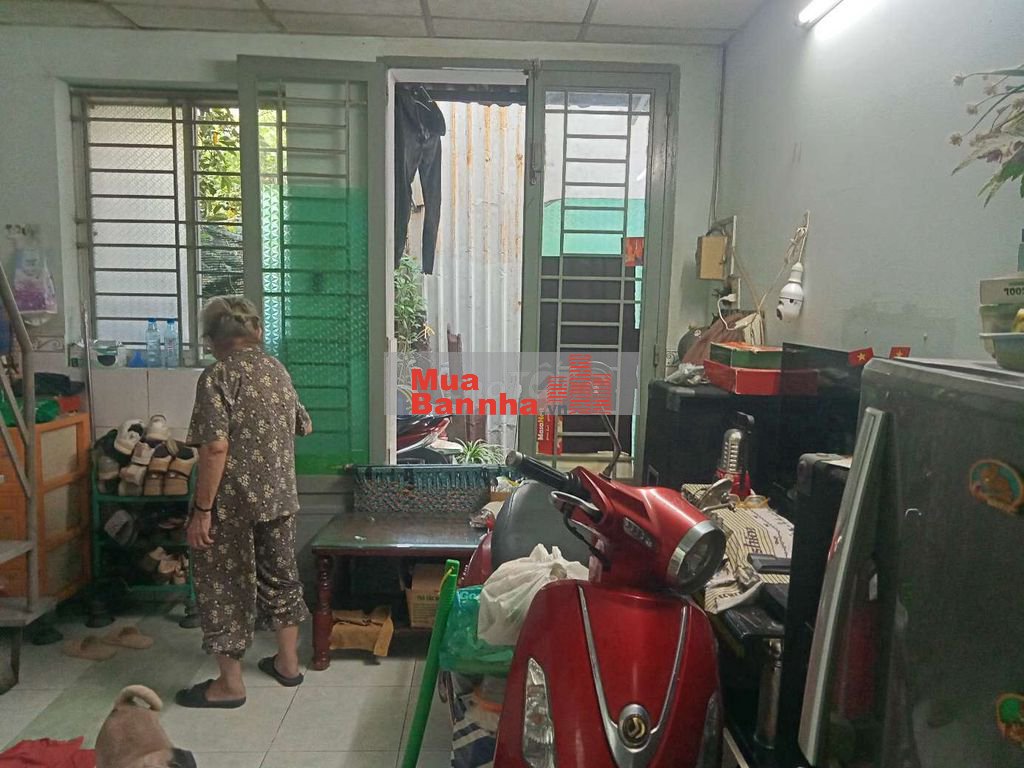 Nhà 3,3x5m hẻm thông trước nhà 2,8 ra 9m là hẻm xe tải