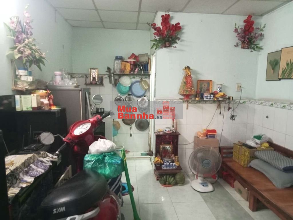 Nhà 3,3x5m hẻm thông trước nhà 2,8 ra 9m là hẻm xe tải