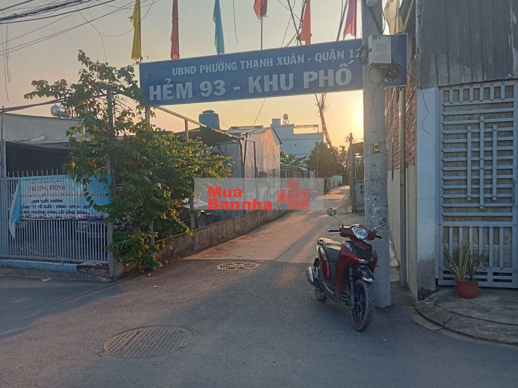 Nhà 3,3x5m hẻm thông trước nhà 2,8 ra 9m là hẻm xe tải