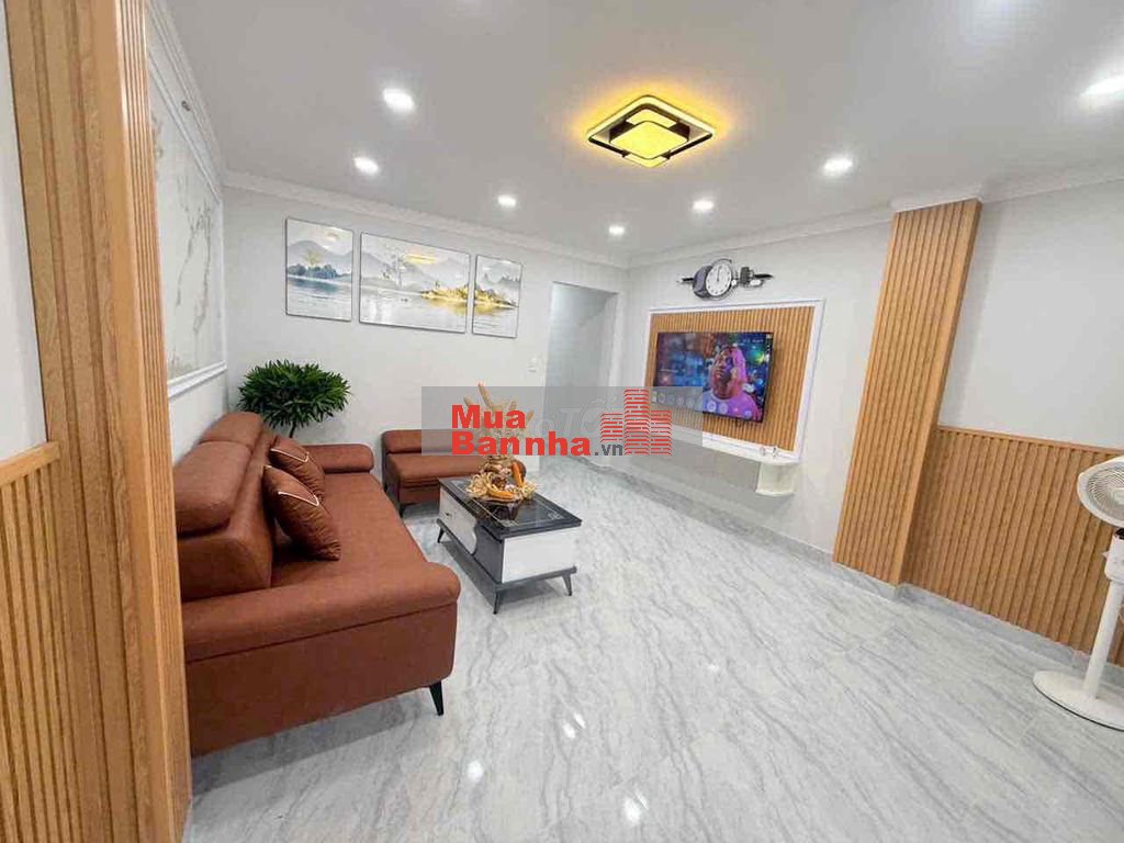 Nhà phố sát trung tâm quân 7
