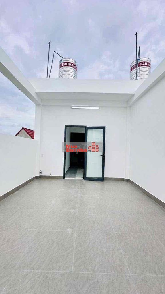 nhà mới xây chắc chắn tặng full nội thất.nhà gần trường học