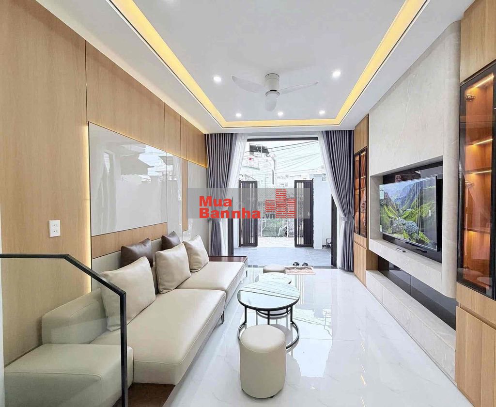 Nhà 2 tầng - Hẻm xe hơi - Phạm Văn Đồng