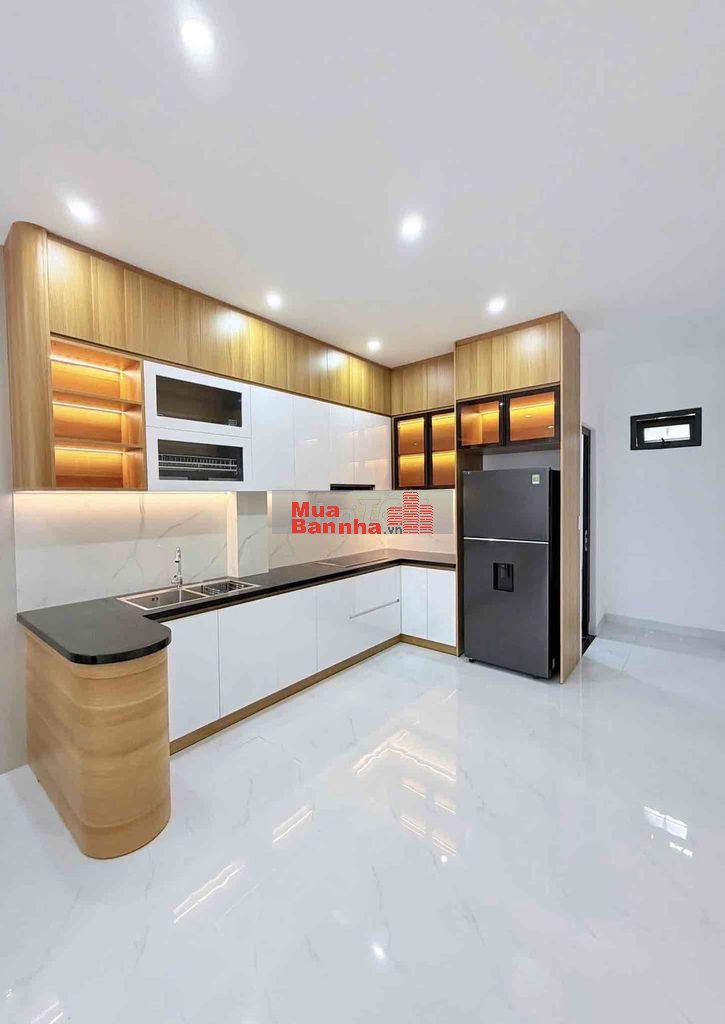 Nhà 2 tầng - Hẻm xe hơi - Phạm Văn Đồng