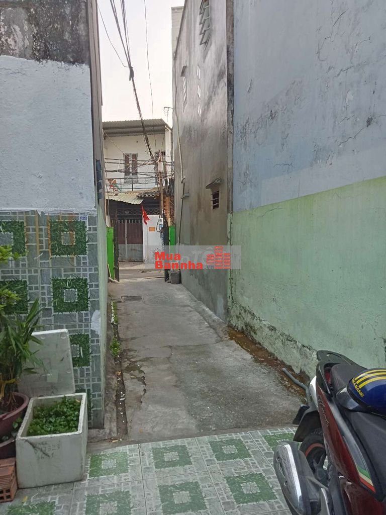 nhà HT 17 xe tải đậu ngay cửa nhà
