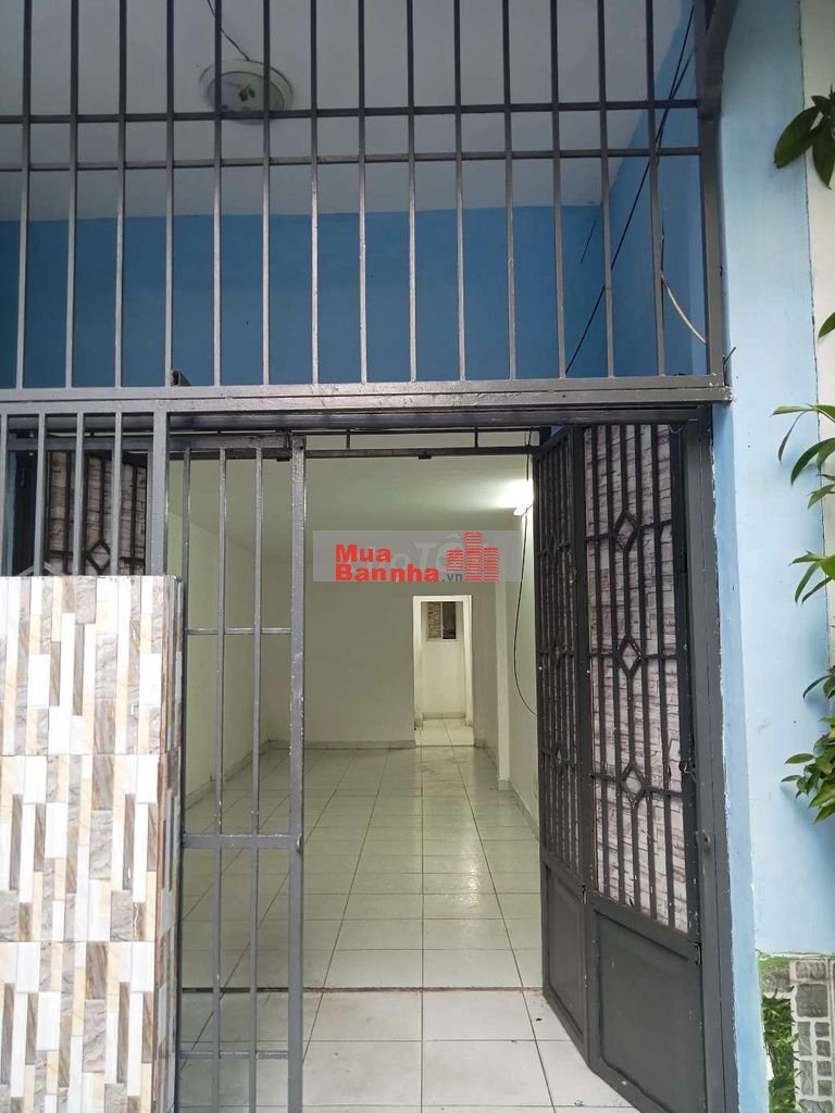nhà HT 17 xe tải đậu ngay cửa nhà