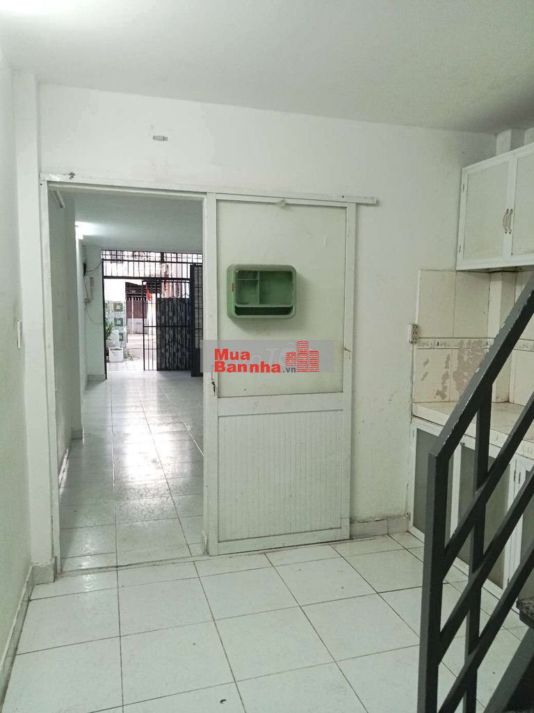 nhà HT 17 xe tải đậu ngay cửa nhà