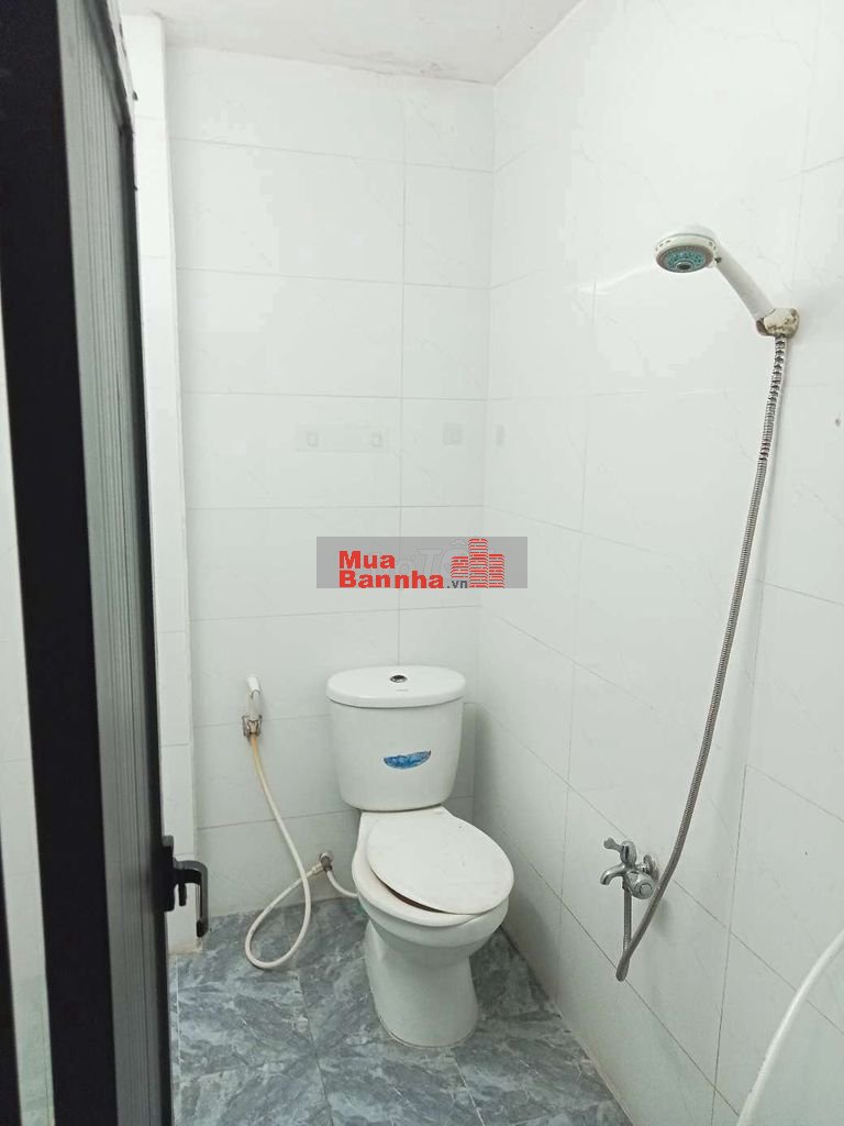 nhà HT 17 xe tải đậu ngay cửa nhà