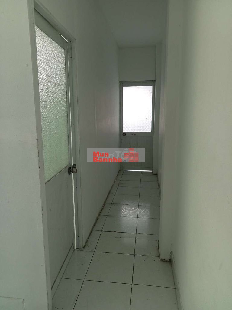 nhà HT 17 xe tải đậu ngay cửa nhà