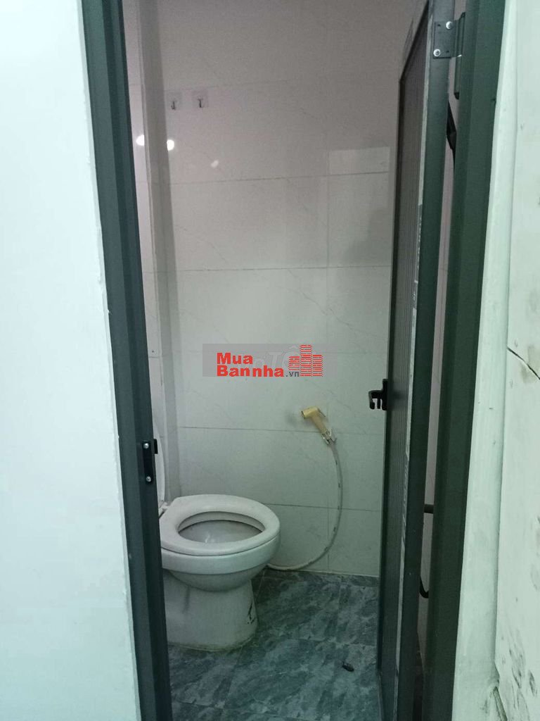 nhà HT 17 xe tải đậu ngay cửa nhà