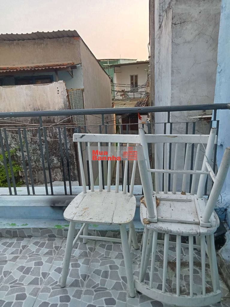 nhà HT 17 xe tải đậu ngay cửa nhà