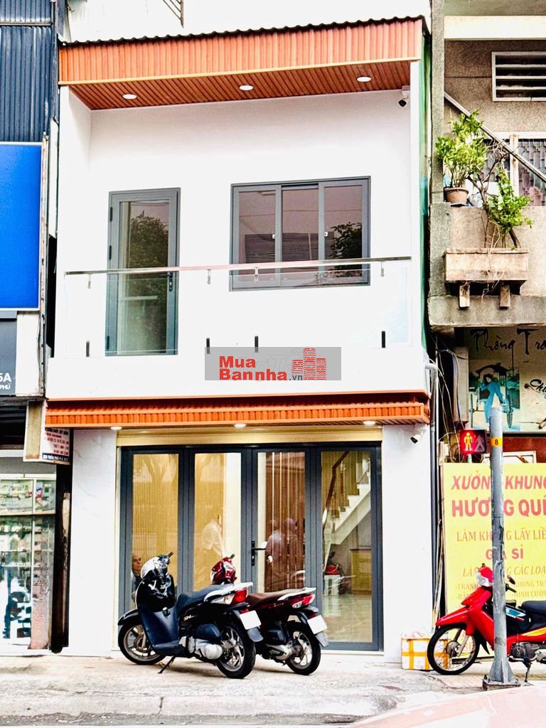 Bán nhà mặt tiền Q5