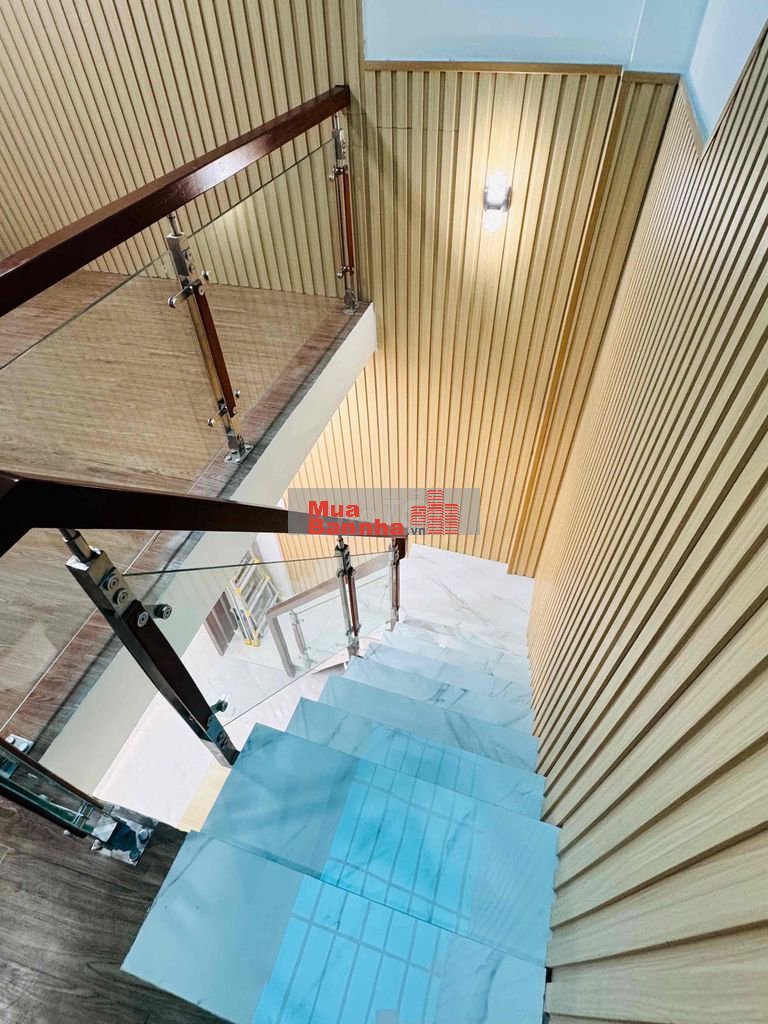 Bán nhà mặt tiền Q5