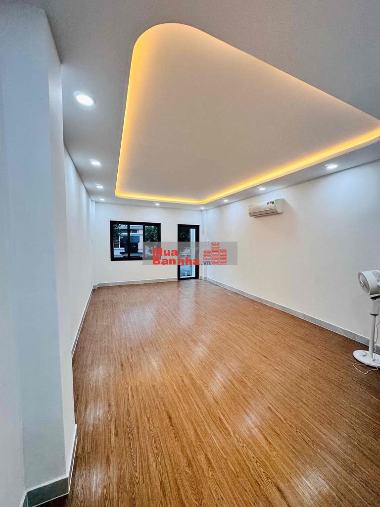 Bán nhà mặt tiền Q5