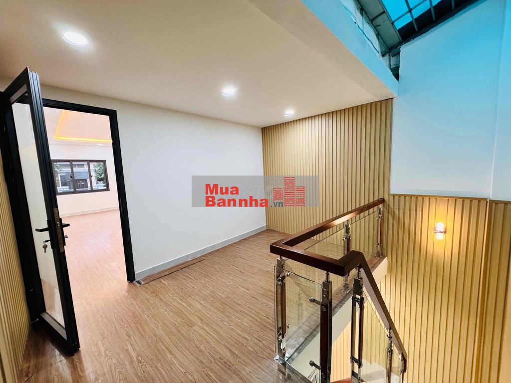 Bán nhà mặt tiền Q5