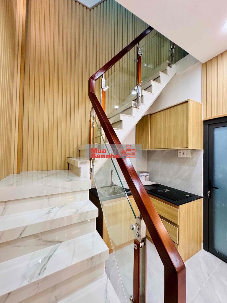 Bán nhà mặt tiền Q5