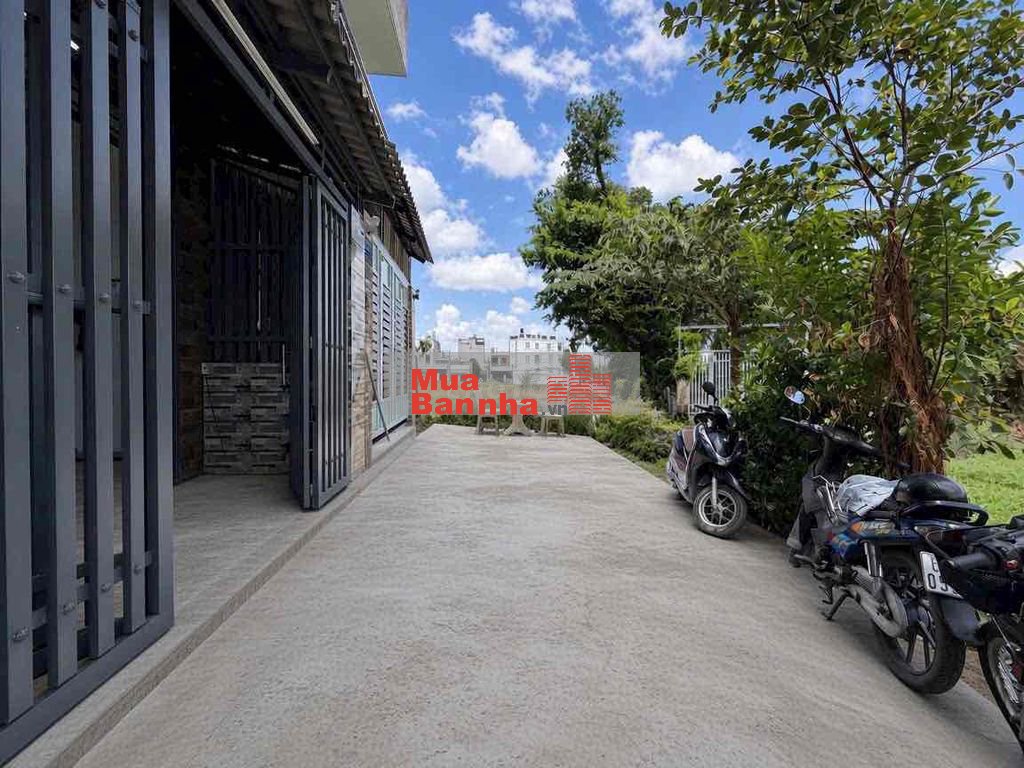 nhà 3 lầu giá rẻ nhất khu vực vị trí đẹp thoáng mát