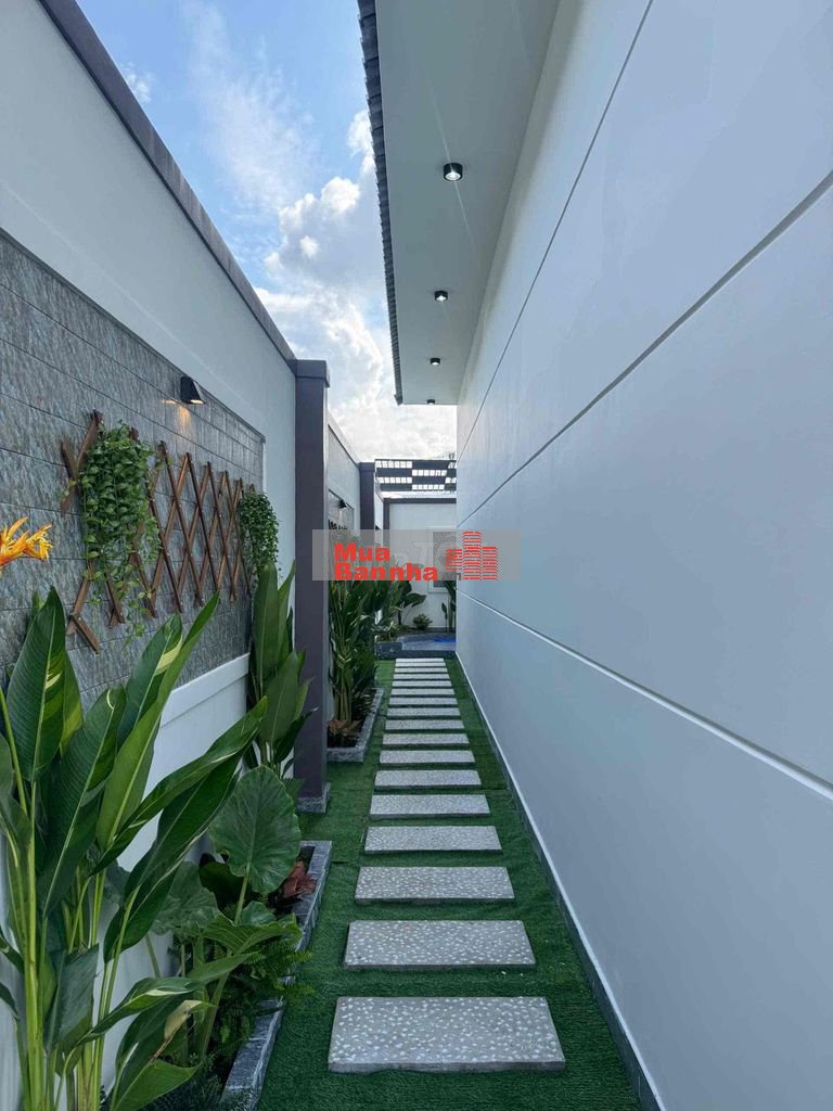 BIỆT THỰ ĐÔNG THẠNH - 8x20 - 2 Tầng Mái Ngói - LH Ngay