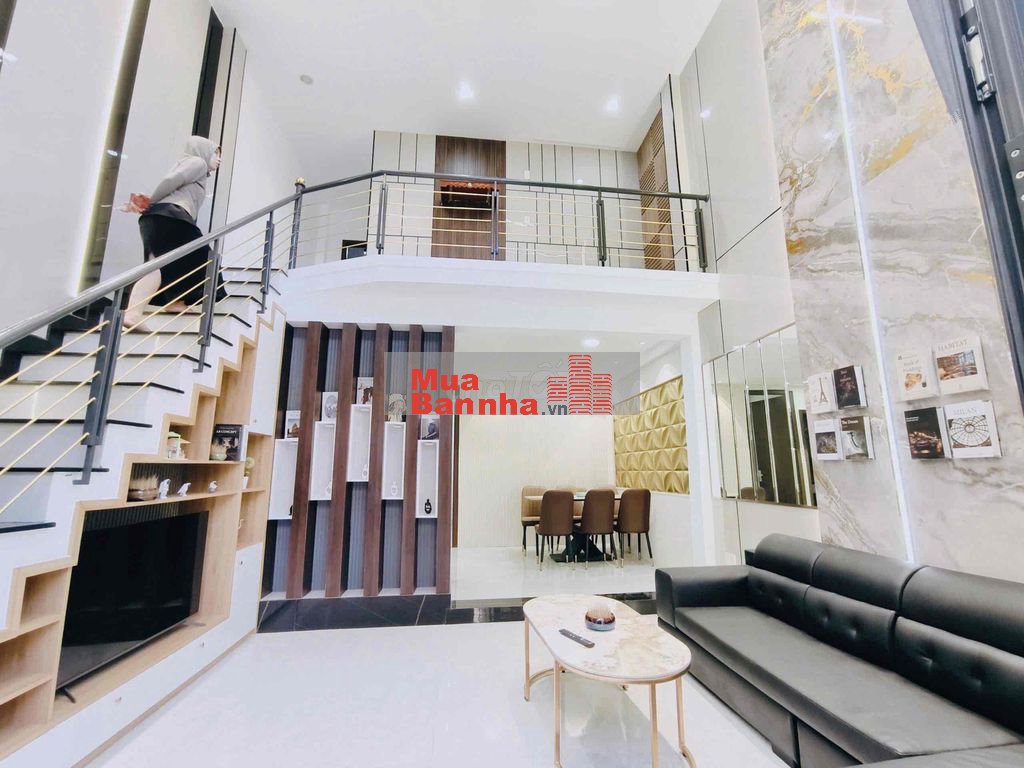 Quá rẻ 3.39 tỷ nhà 2 tầng full nội thất ngay đầu đường Hoàng Văn Thái