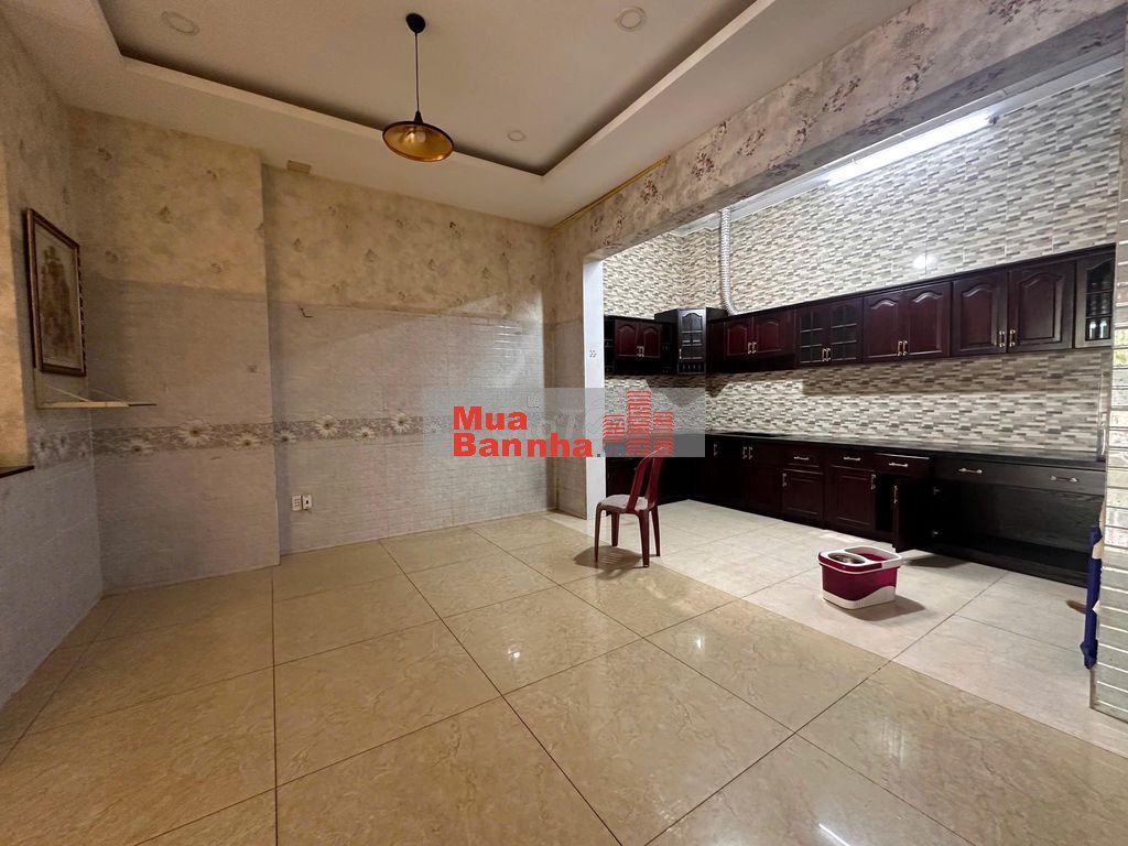 Bán nhà 108m2 ( 6x18 ), sổ sẵn, mặt tiền 20m Trịnh Quang Nghị, Phú Lợi