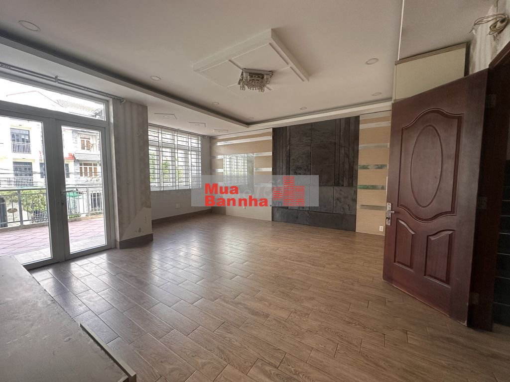 Bán nhà 108m2 ( 6x18 ), sổ sẵn, mặt tiền 20m Trịnh Quang Nghị, Phú Lợi