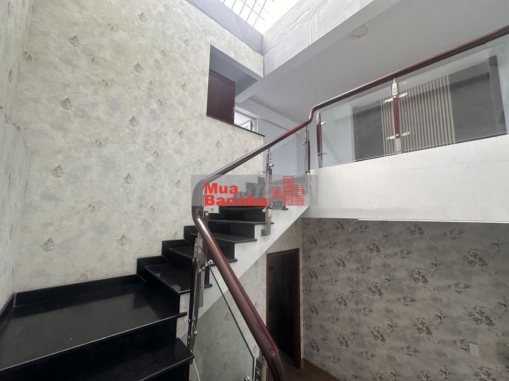 Bán nhà 108m2 ( 6x18 ), sổ sẵn, mặt tiền 20m Trịnh Quang Nghị, Phú Lợi