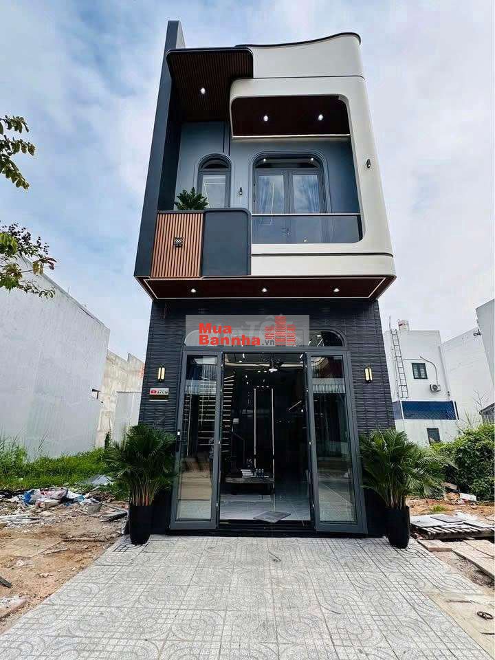chủ cần bán gấp căn nhà mặt tiền đường 13m, hẻm xe hơi tránh nhau