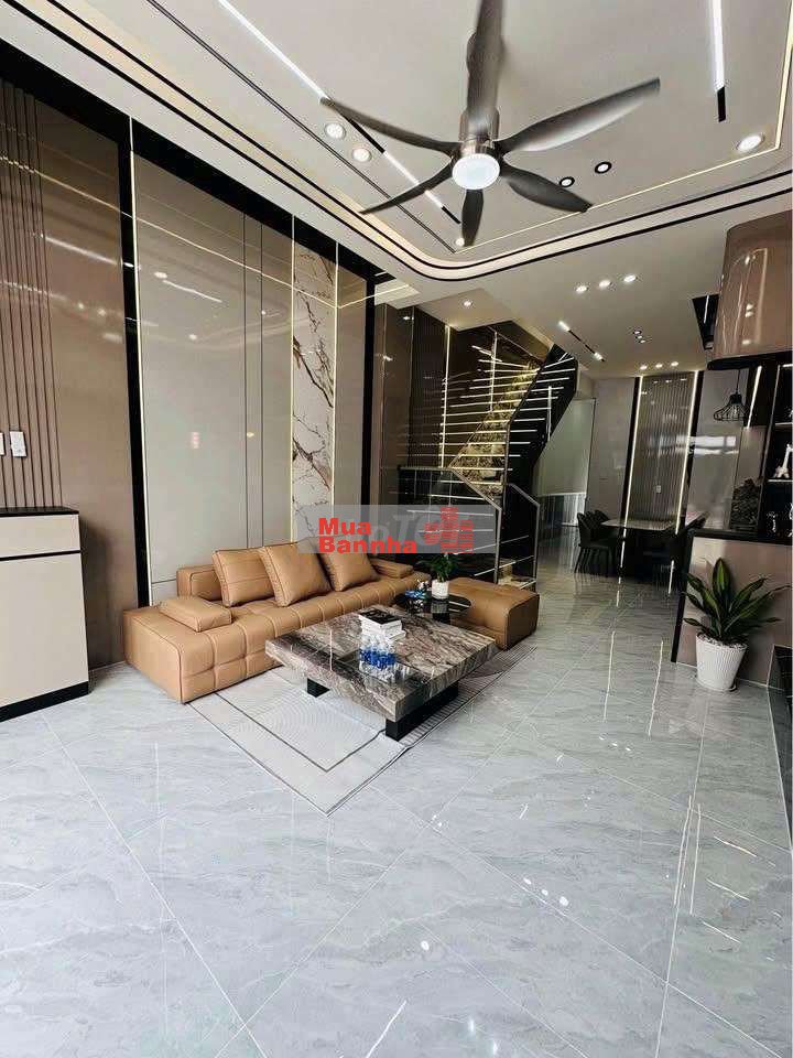 chủ cần bán gấp căn nhà mặt tiền đường 13m, hẻm xe hơi tránh nhau