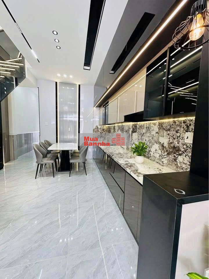 chủ cần bán gấp căn nhà mặt tiền đường 13m, hẻm xe hơi tránh nhau