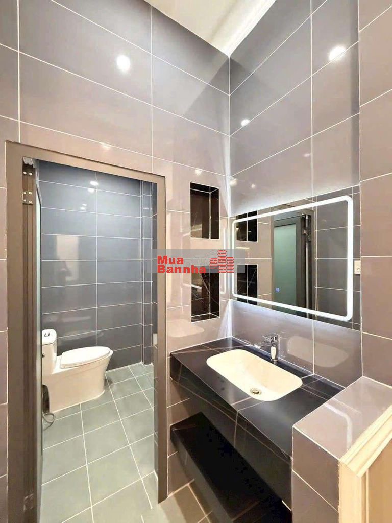 chủ cần bán gấp căn nhà mặt tiền đường 13m, hẻm xe hơi tránh nhau