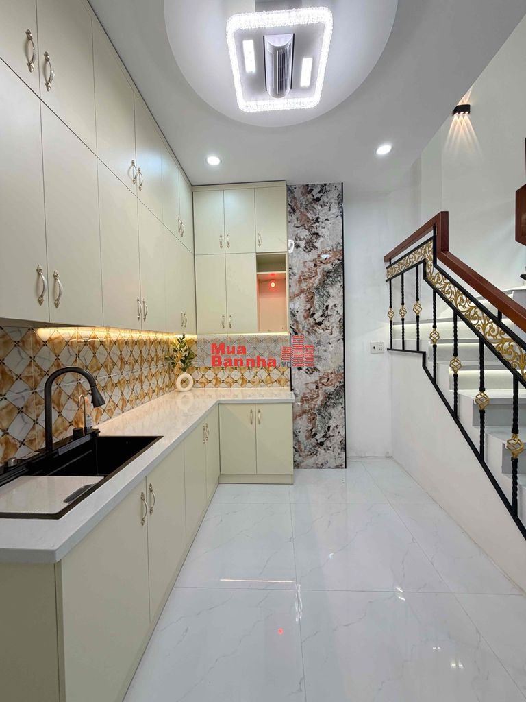 BÁN NHÀ CĂN GÓC , 3 TẦNG ÂU DƯƠNG LÂN Q8: NHỈN 5 TỶ