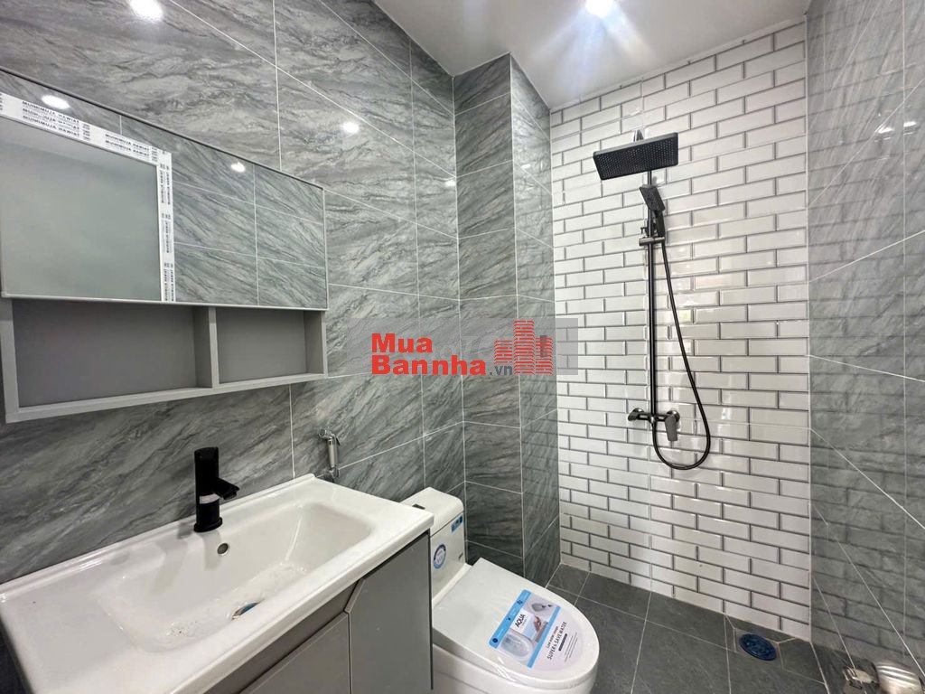 NHÀ MỚI SỔ RIÊNG 100M2 GẦN CHỢ BÌNH CHÁNH SÁT ĐINH ĐỨC THIỆN