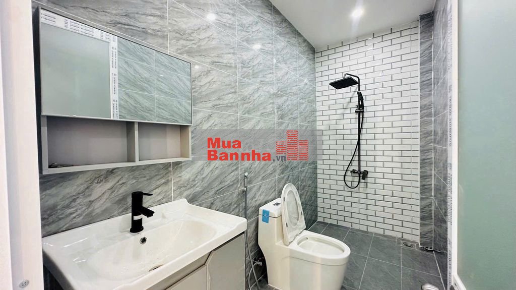NHÀ MỚI SỔ RIÊNG 100M2 GẦN CHỢ BÌNH CHÁNH SÁT ĐINH ĐỨC THIỆN