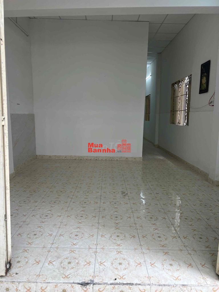 Cần bán gấp nhà đẹp, giá rẻ. Nhà sát gần đường lớn.