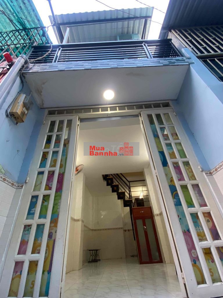 Cần bán gấp nhà đẹp, giá rẻ. Nhà sát gần đường lớn.