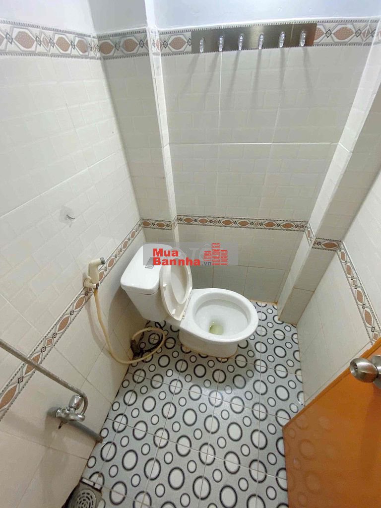 Cần bán gấp nhà đẹp, giá rẻ. Nhà sát gần đường lớn.